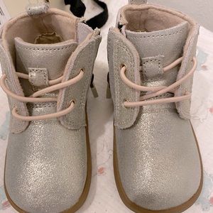 Ugg new in box toddler shoes 4/5